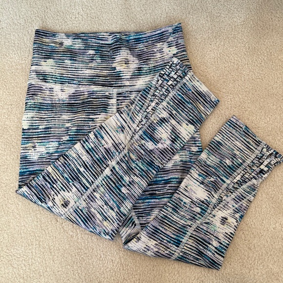 LuLuLemon Wunder Under Crop Leggings - Picture 1 of 5